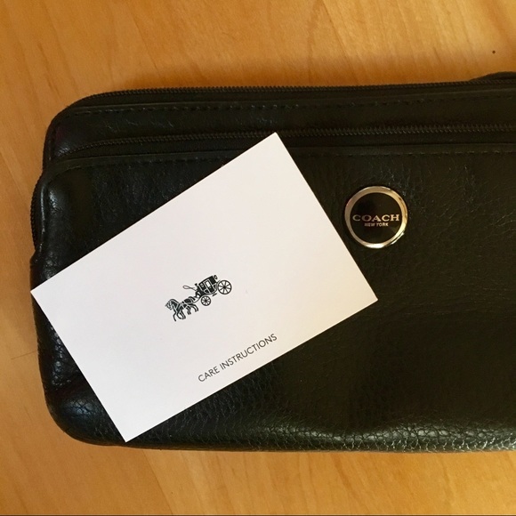 Coach genuine soft leather zip around wallet - Picture 8 of 8